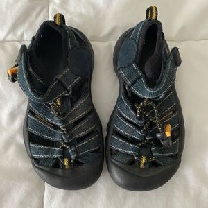 Keen Sandals size 9 kids